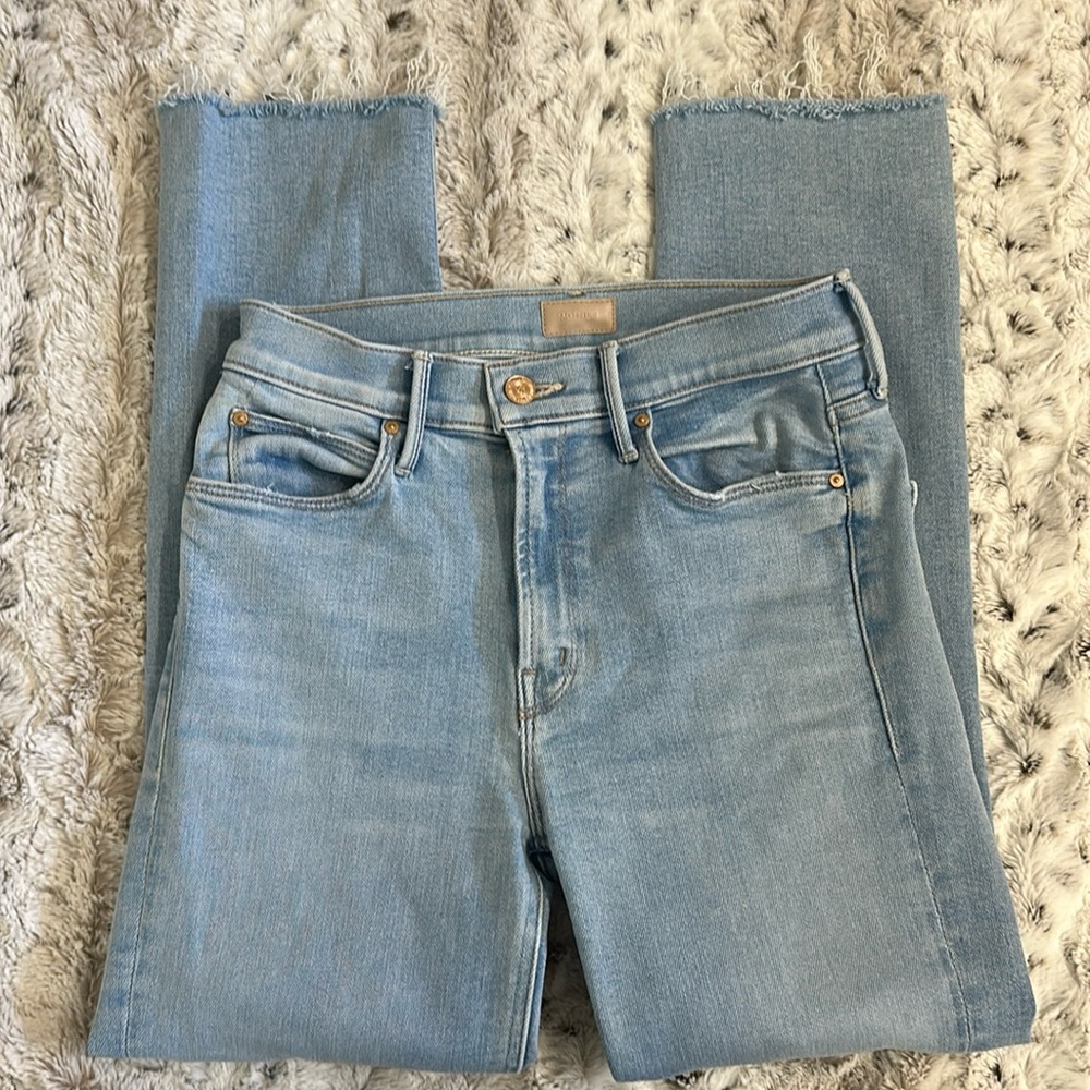 MOTHER The Mid Rise Dazzler Crop Fray Jean